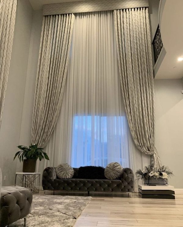 LONG CURTAIN 700CM HEIGHT